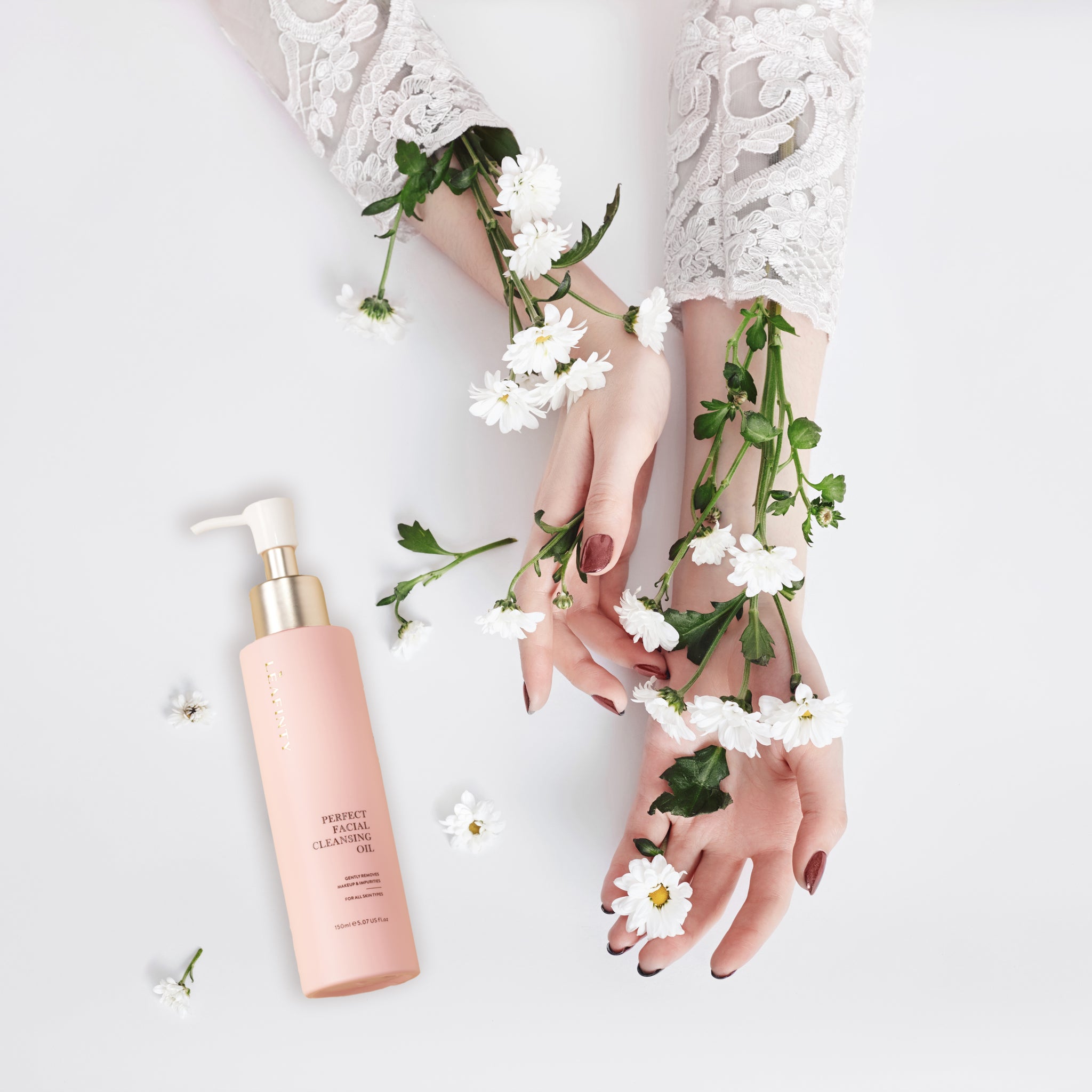 How to Effectively Use Facial Cleansing Oil? - Leafinty