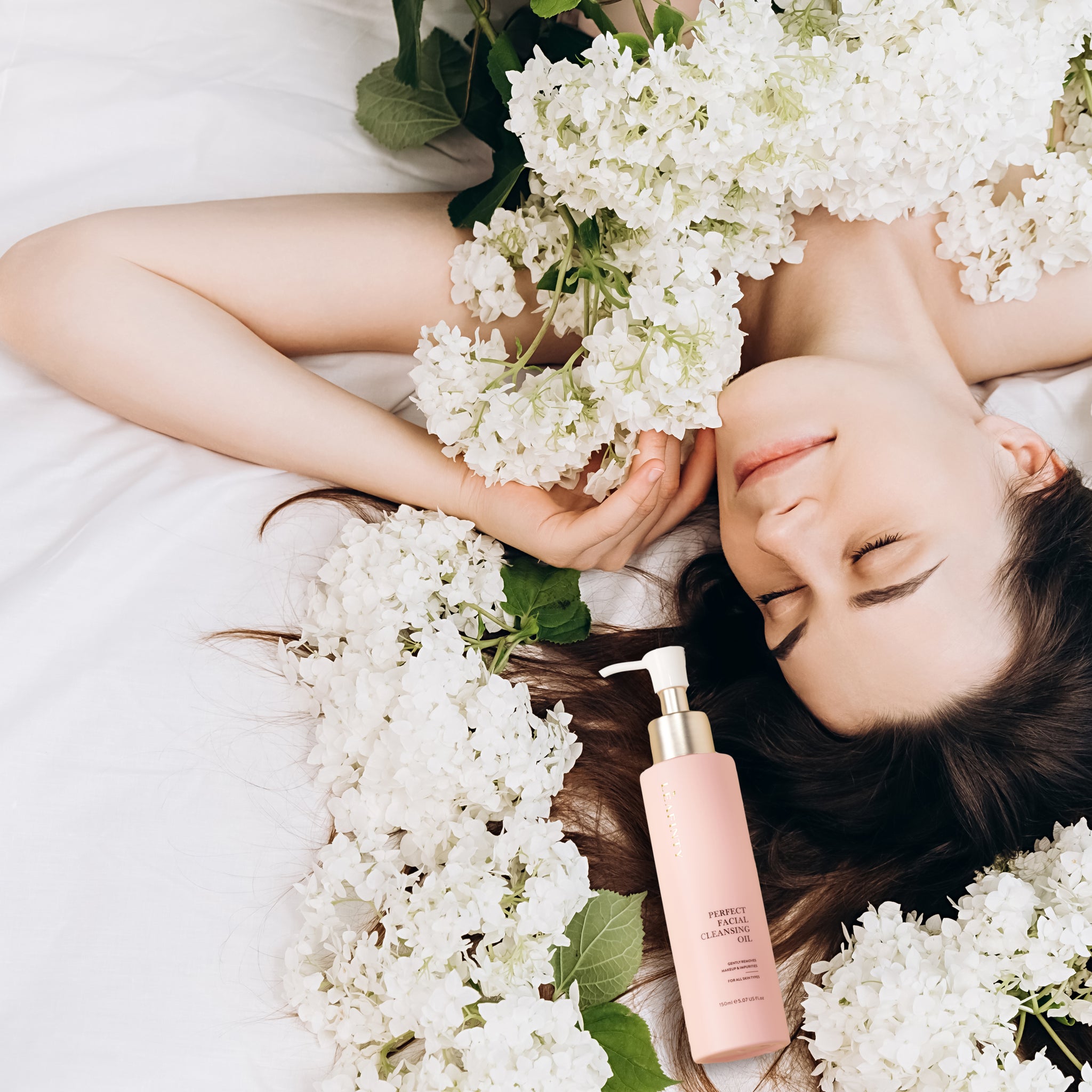 Why You Should be Using an Oil-based Facial Cleanser - Leafinty